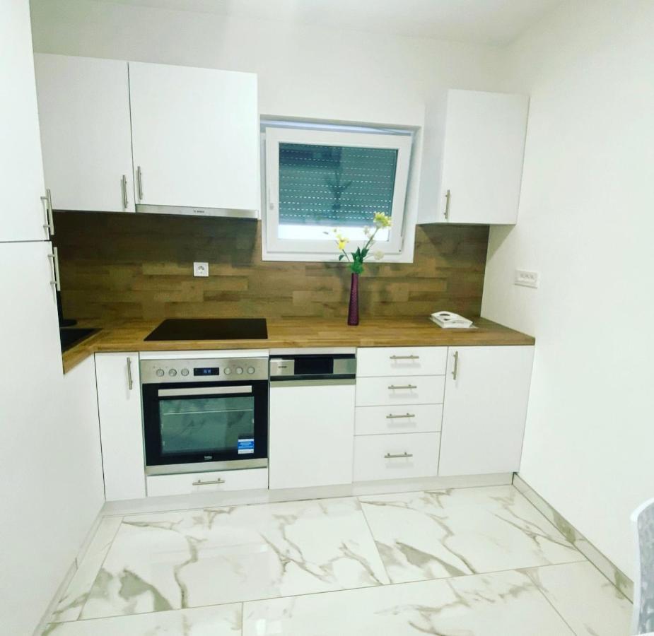 Deluxe Apartment Zara Esterno foto