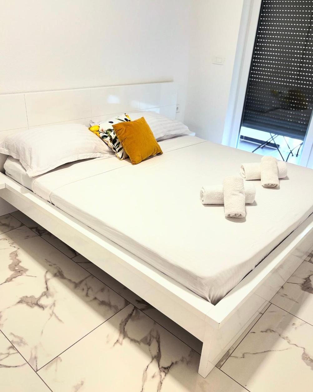 Deluxe Apartment Zara Esterno foto